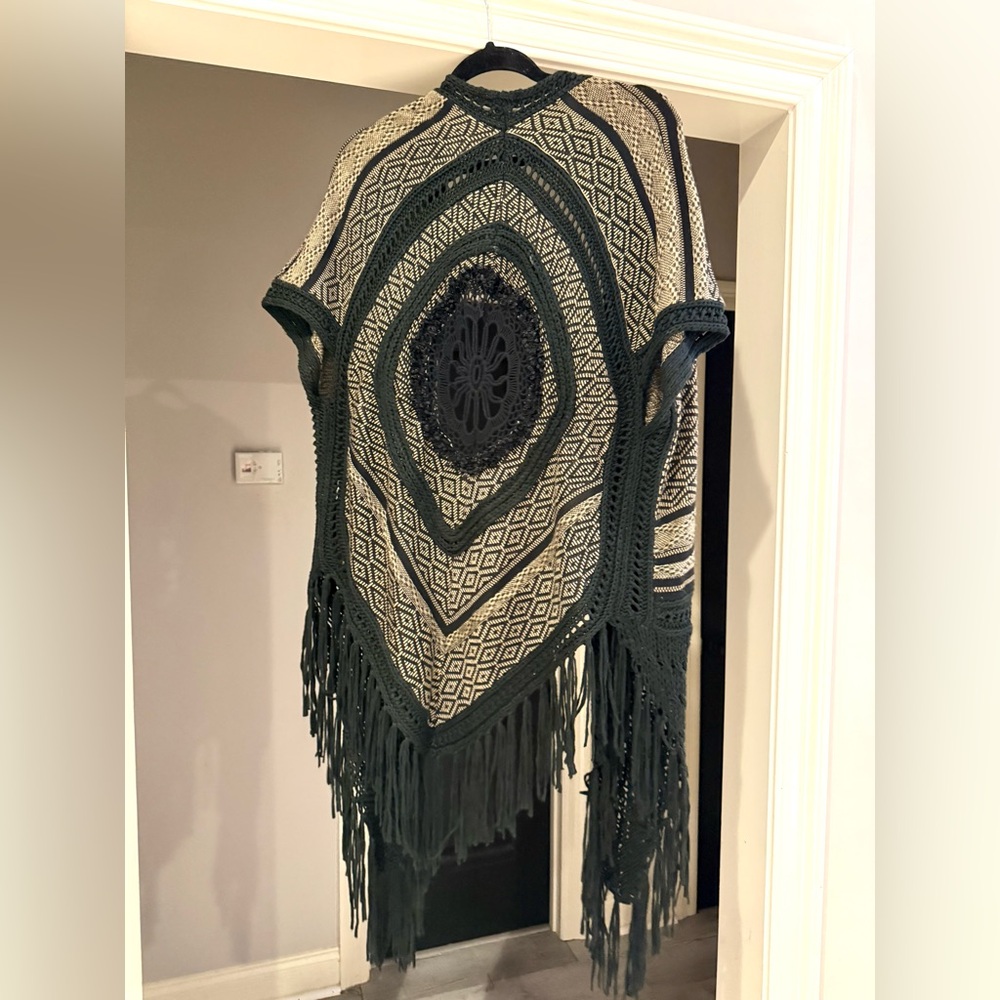 Altar'd State Black and Cream Patterned Kimono with Fringe Size M